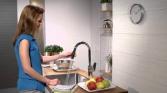 Hansgrohe 31815000 Focus Смеситель для кухни 240, однорычажный, с выдвижным душем, 1/2